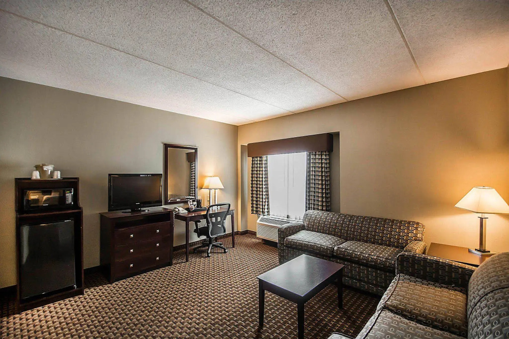 Oakfield Hotel & Suites Rochester, an Ascend Collection Hotel