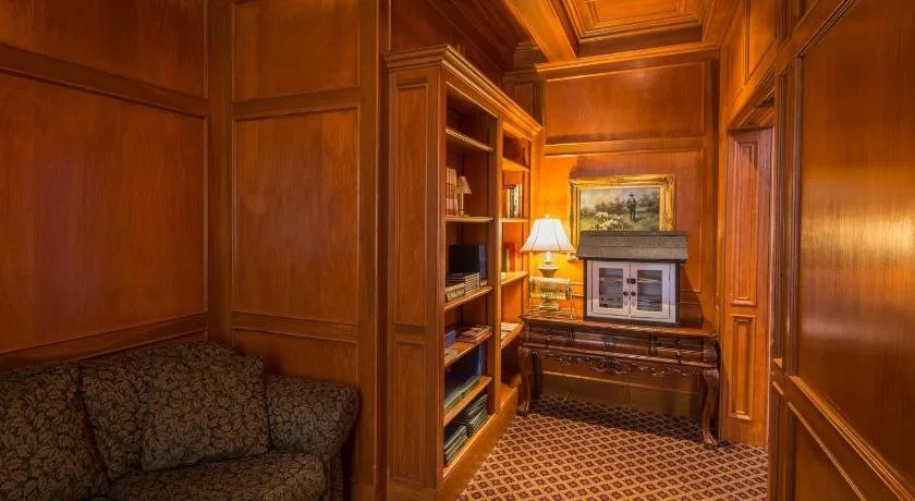 Fort Harrison State Park Inn