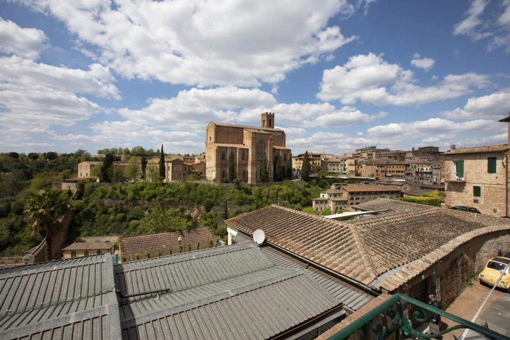 Siena house very central