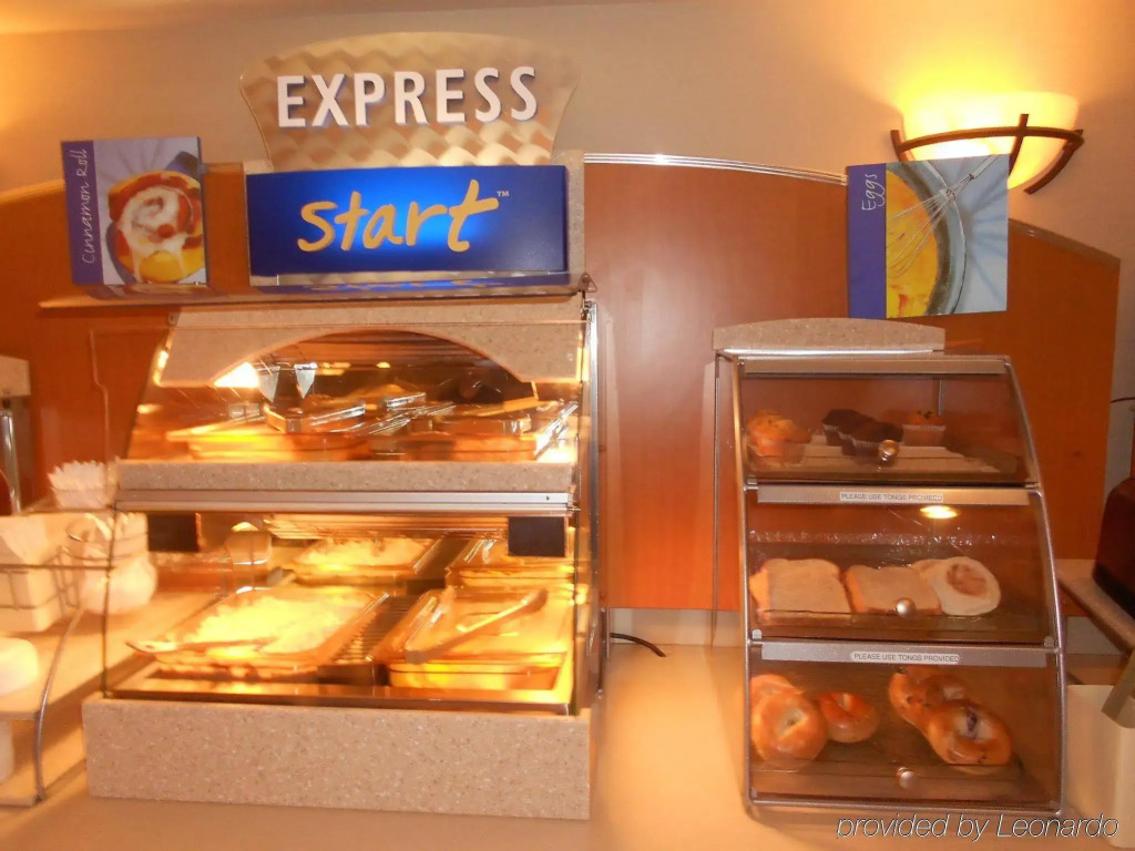 Holiday Inn Express & Suites Lancaster by IHG