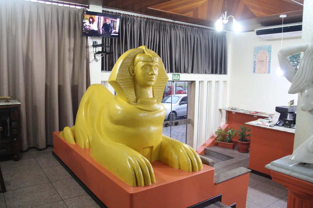 Oasis Chartouni Hotel