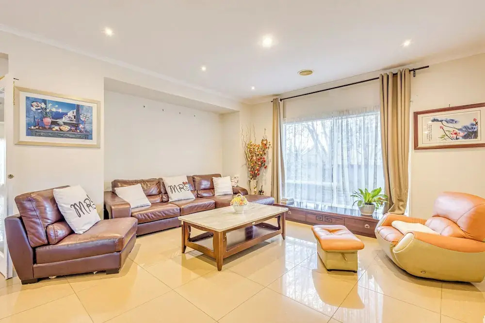 StayAU Family Home in Caroline Springs