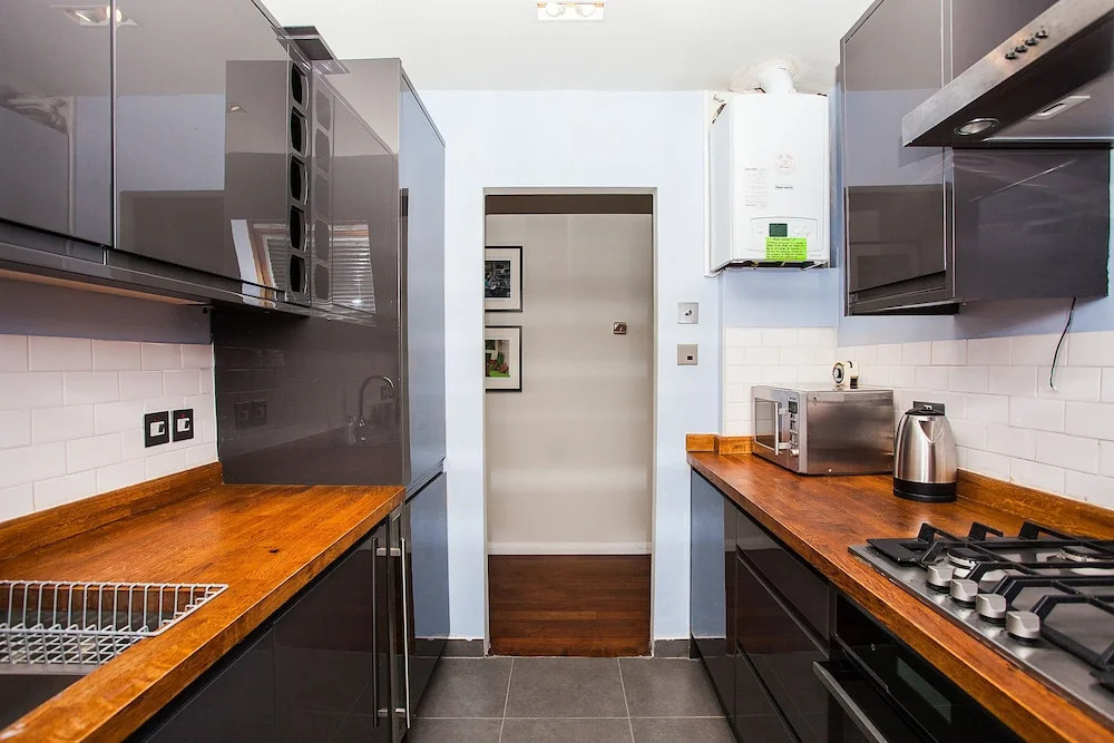 Spacious Top-Floor Flat With Stunning Roof Terrace
