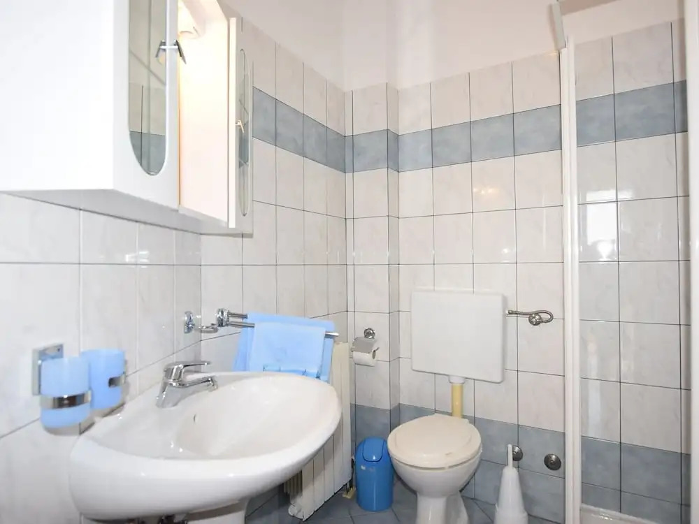 Apartment Only 100m From the Beach With a Barbecue Area and Fenced Garden, Wifi