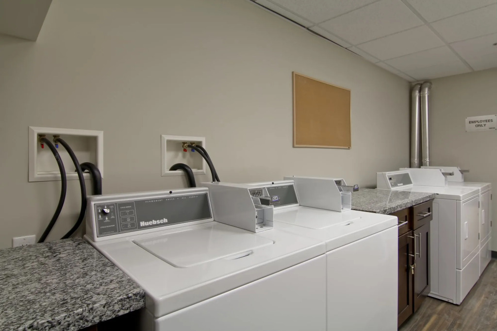 Home Inn & Suites Regina Airport