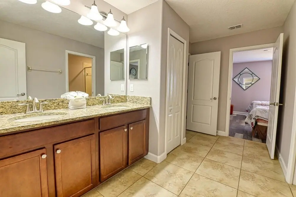 Christopers 9-bedroom Vacation Home