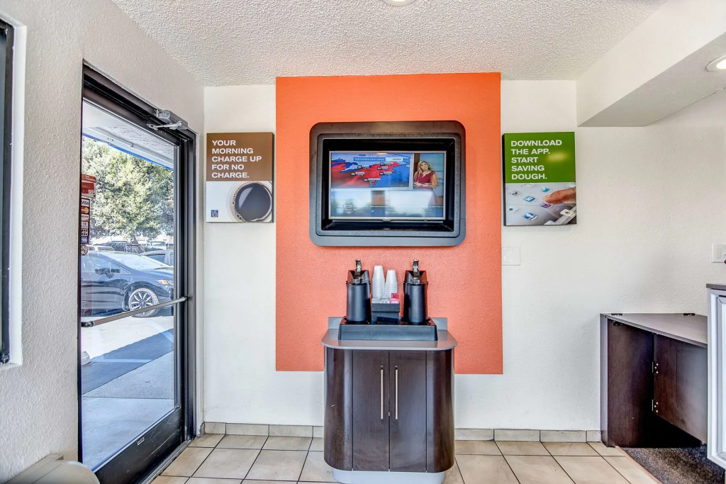 Motel 6-Stockton, CA - Charter Way West