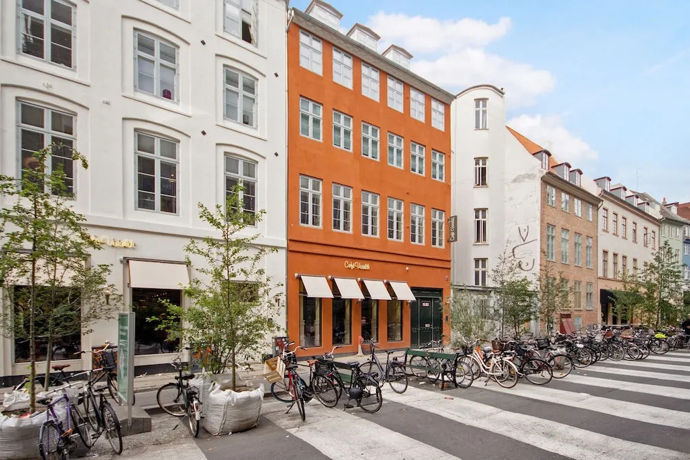 Regent 7 - Large 3 Bdr Apt With Balcony in City Centre