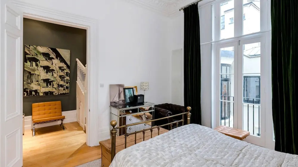 The Spacious Cleveland Square Apartment