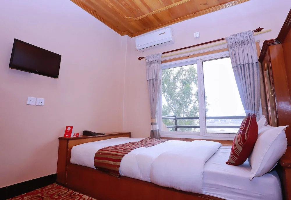 OYO 132 Hotel Fly Inn