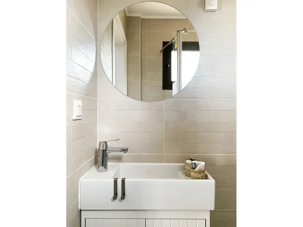 Friday Mood by Diomedes Group