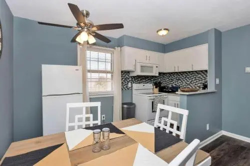 Bay Breeze Sailboat Suite (1 bed/1 bath condo with cabanas, fire pits, and pier)