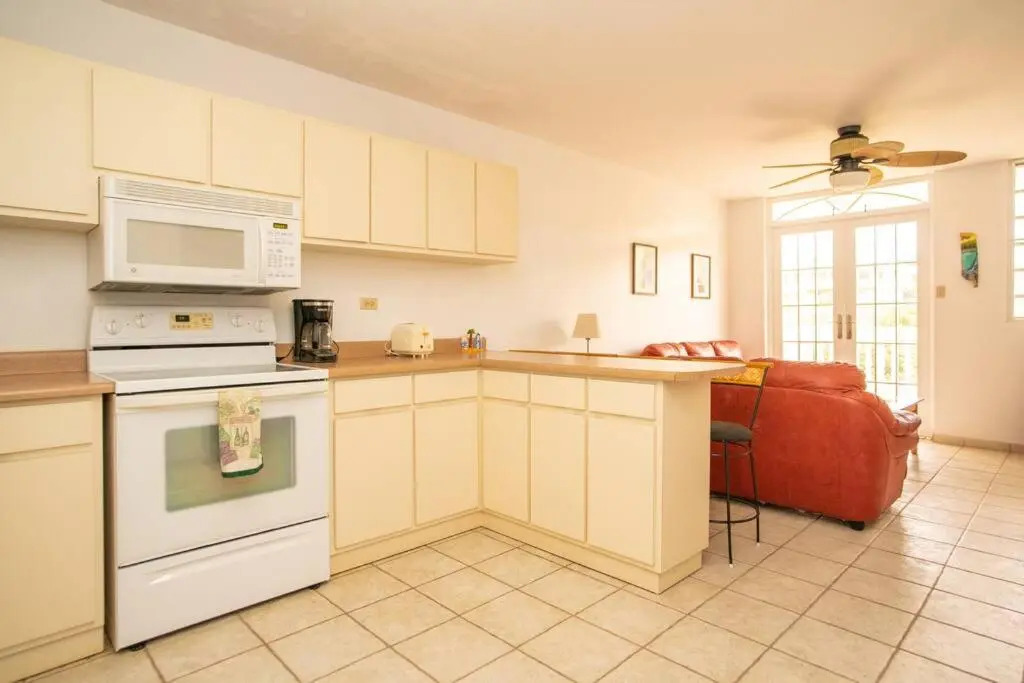 3 bdr apt with pool steps from Sandy Beach