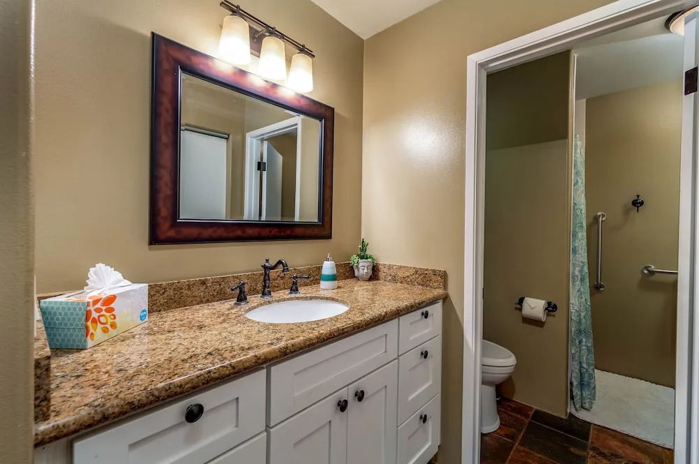 Charming Near The Beach 2 Bedroom Home