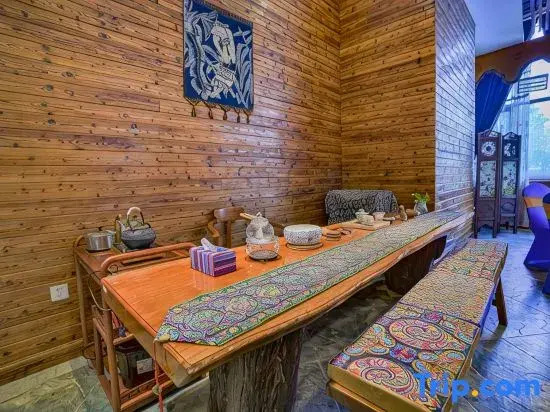 24° North Latitude Theme Hotel