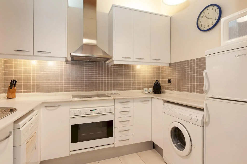 GAUDIR 4 · PERFECT apart. next to P. de Gracia for 4 Pax