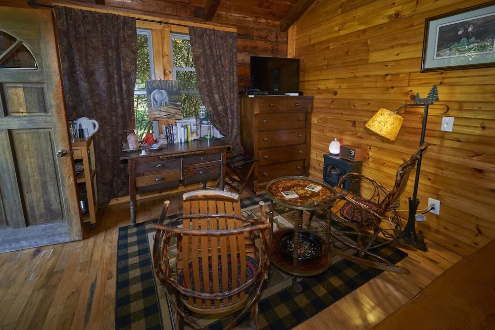 Creekwalk Inn and Cabins