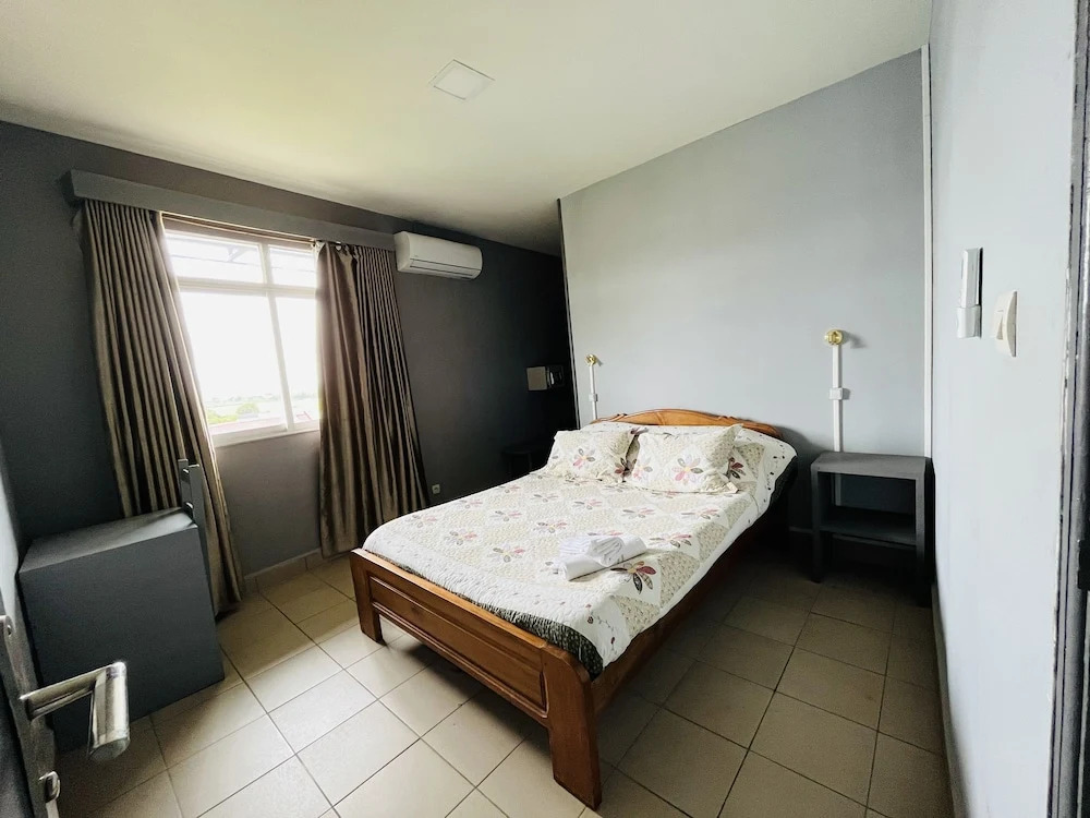 Hôtel - Appartement meublé " LES FLOTS BLEU "