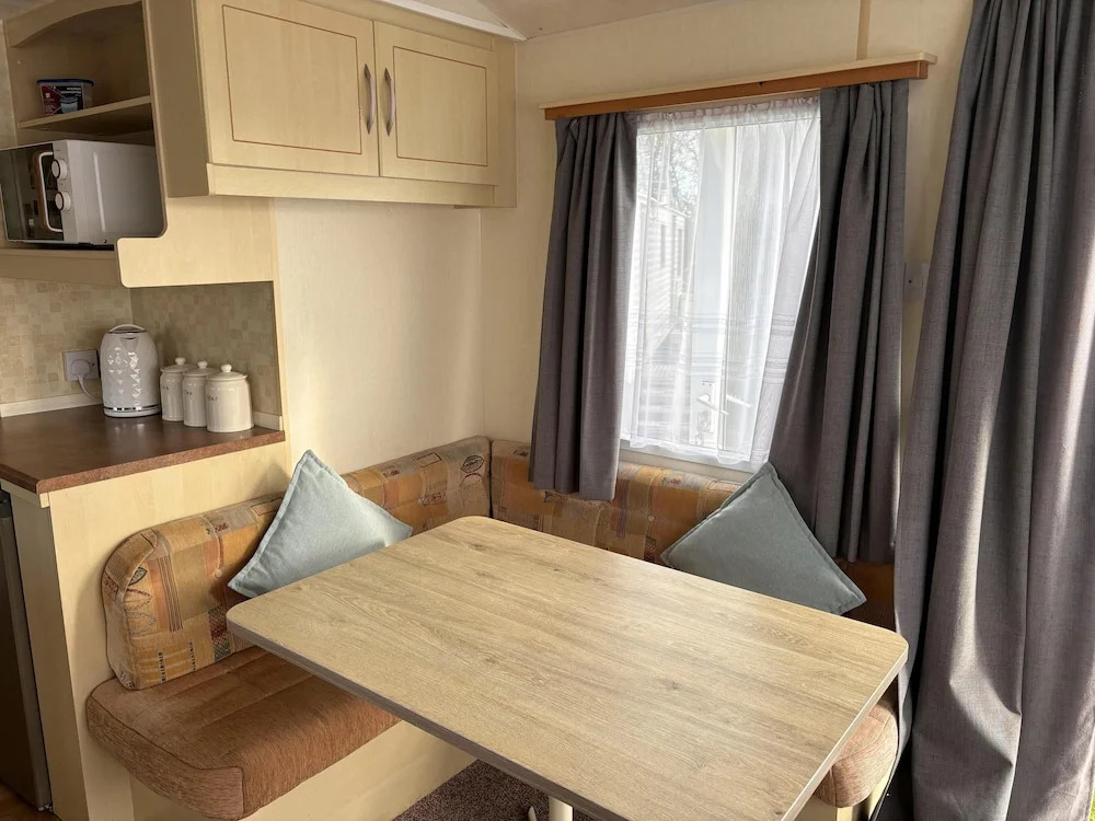 Lovely 2 Bedroom Static Caravan Brean, Somerset