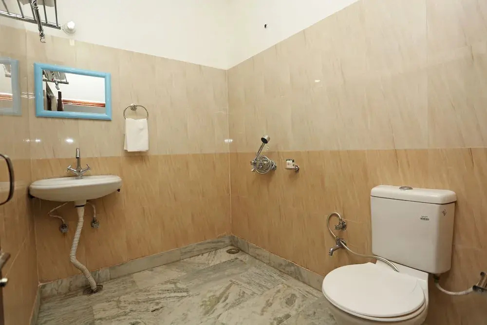 OYO 8714 Hotel Amar