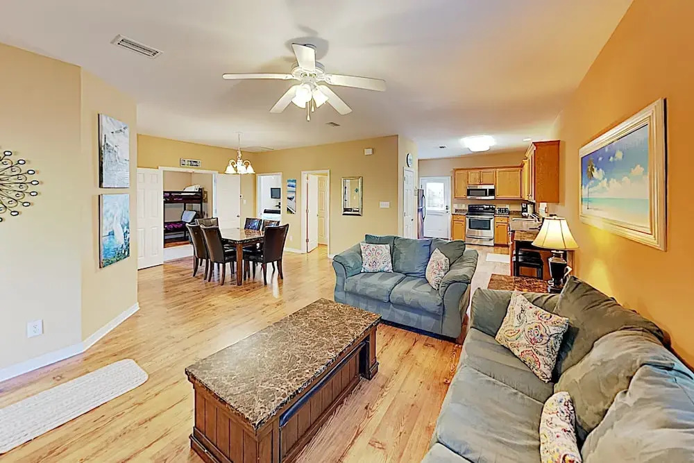 Updated Beach W/ Pools - Walk To Waves! 3 Bedroom Cabin