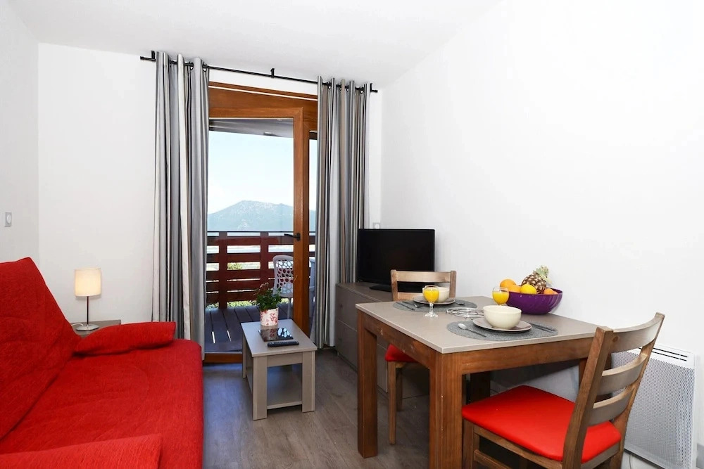 Spacious 8-guests Holiday Apartment