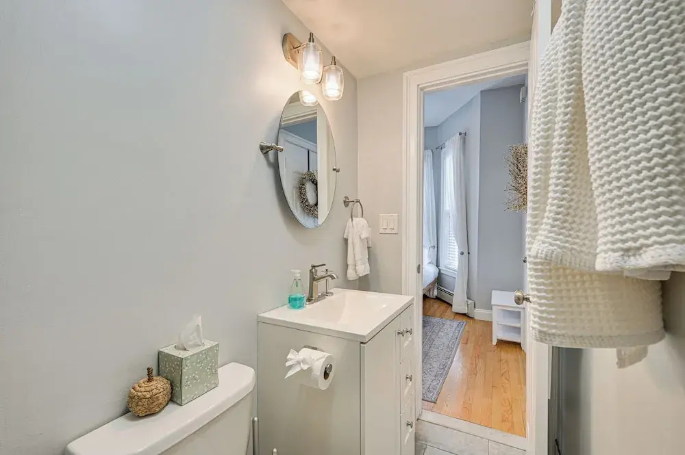 Cozy Somerville Studio: 2 Mi To Boston, Walk To T!