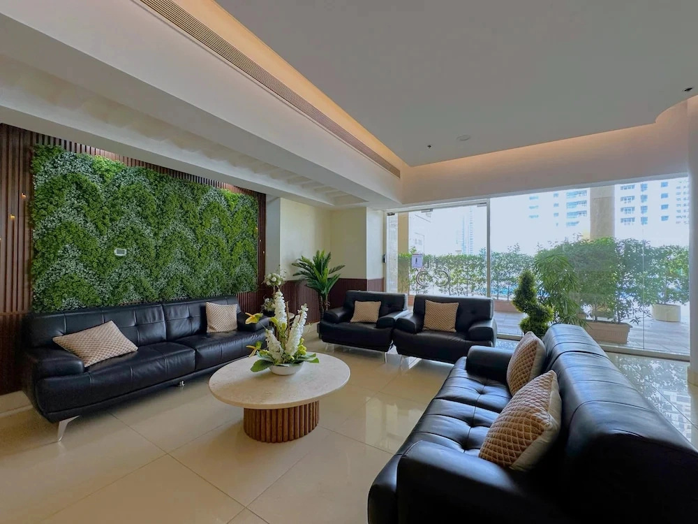 DreamLike Full Pool & Marina View
