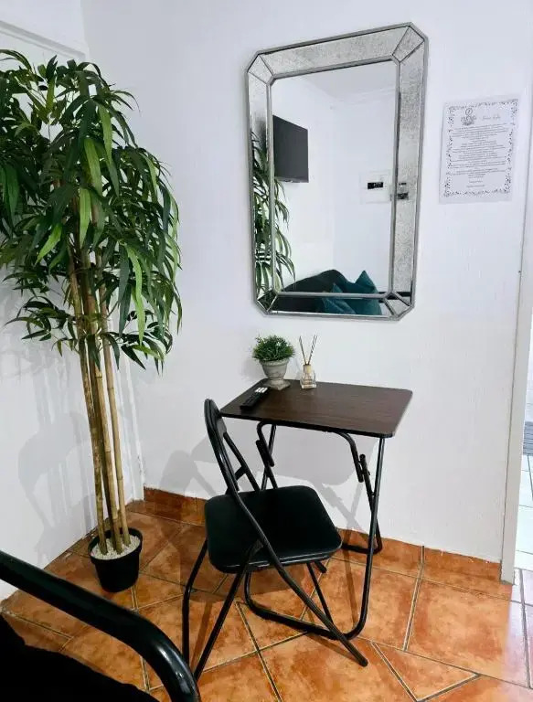 CH Airport Accommodation Room 2