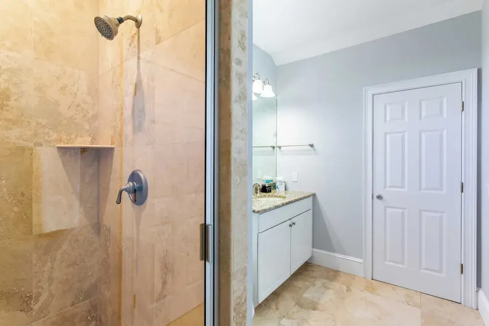 Oceanfront, Pool+hot Tub, Game Room, Views Steps to Beach Lido by Avantstay