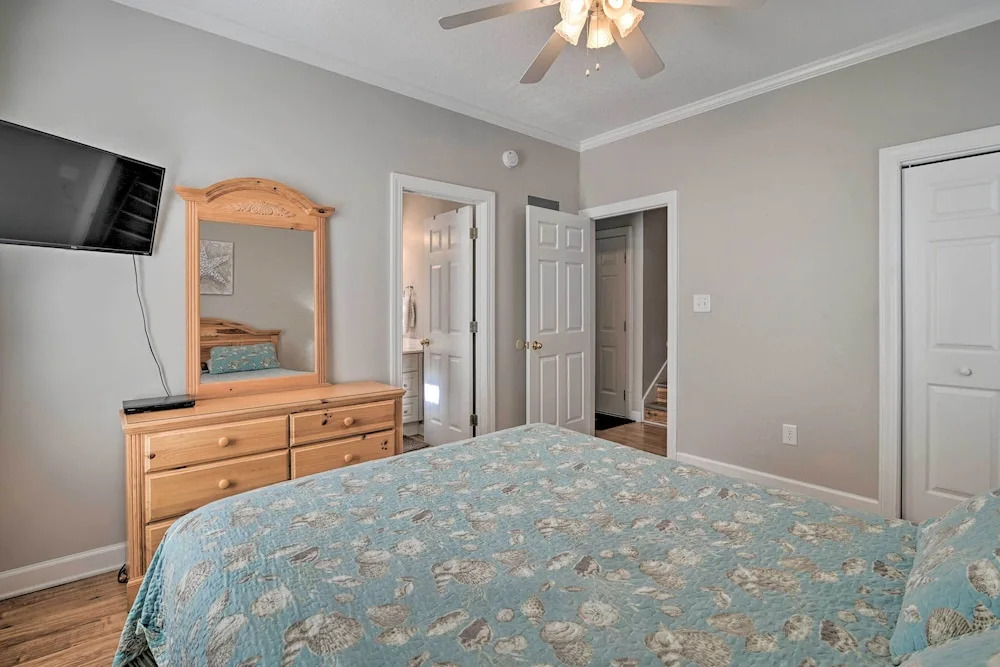 Large Home w/ Hot Tub & Pool: 500 ft to the Beach