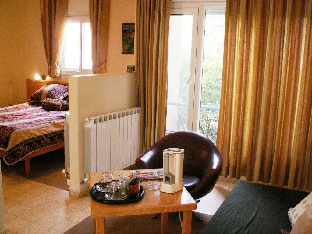 Safed Inn