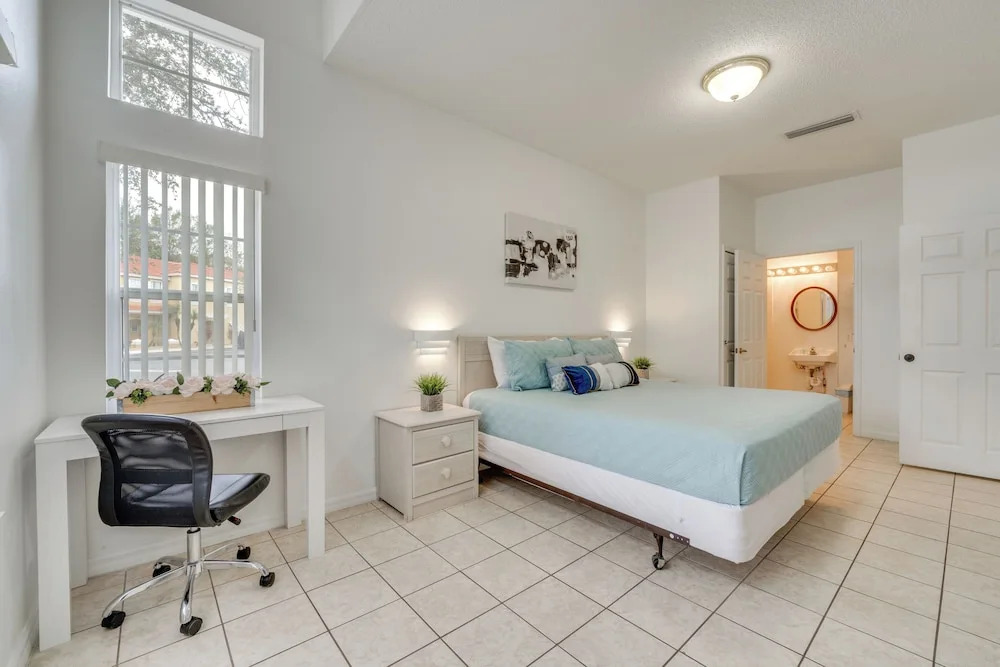 8 Mi to Disney World: Townhome w/ Balcony & Patio!