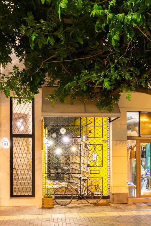 Chandakos 8 Design Apts