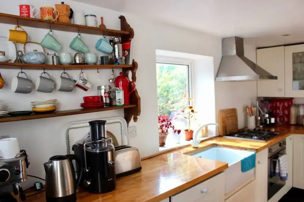 Quirky 3 Bedroom Artist's Home
