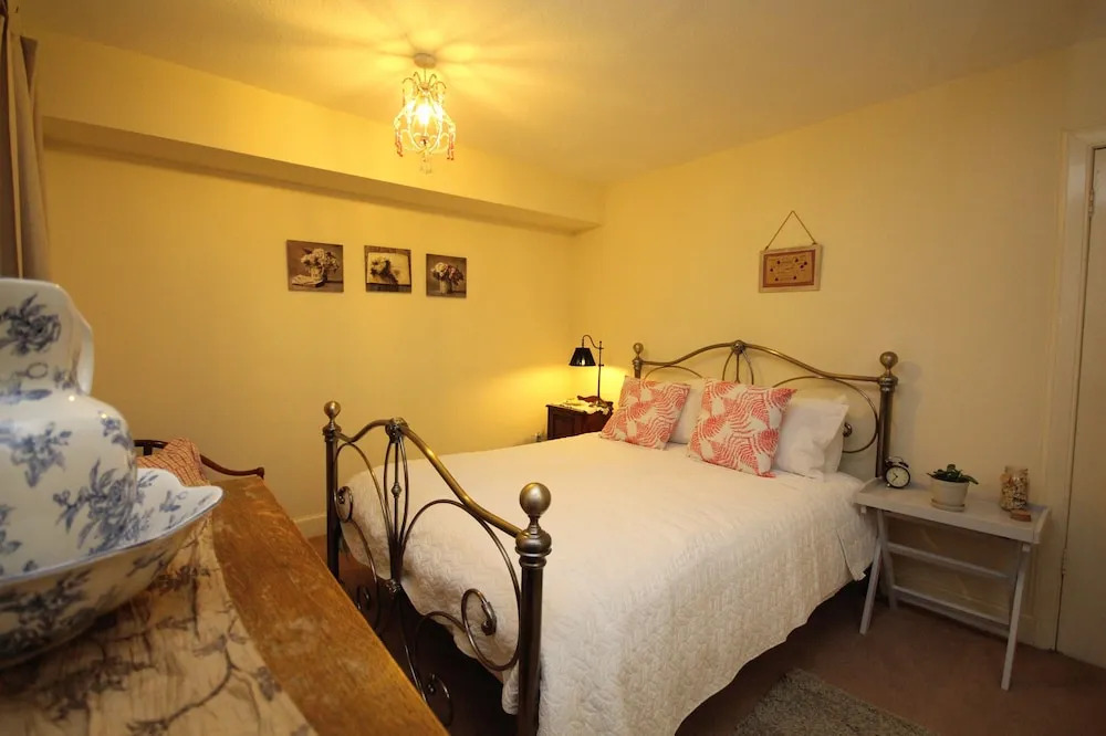 Silver Lining - St Patrick Sq Apartment