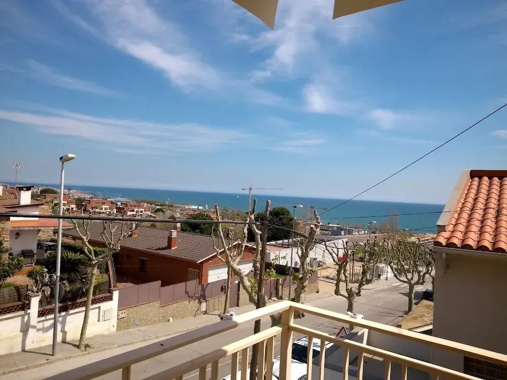 Bright And Comfortable House 20 Min To Barcelona
