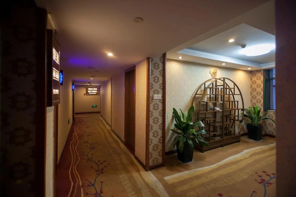 Yiwu Luckbear Hotel