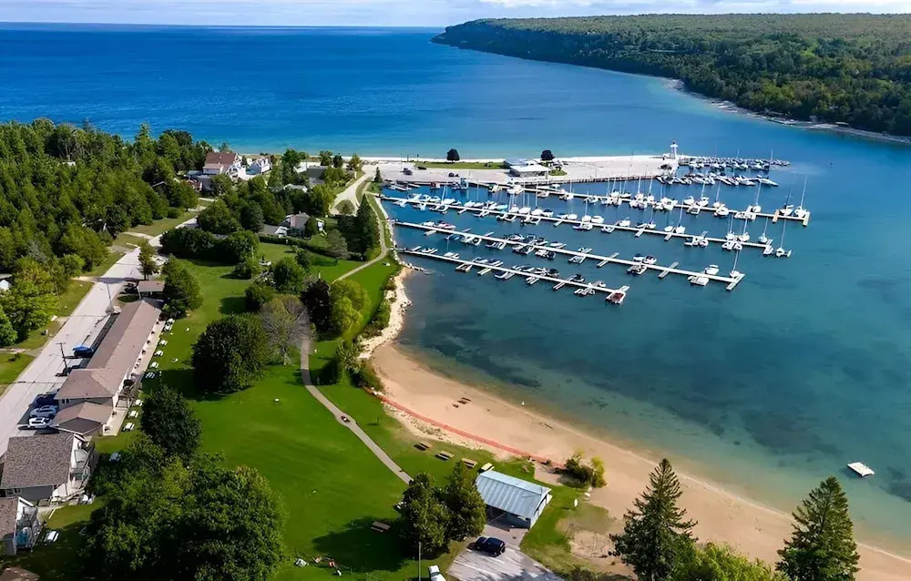 Lions Head Beach Motel & Cottages - WATERFRONT