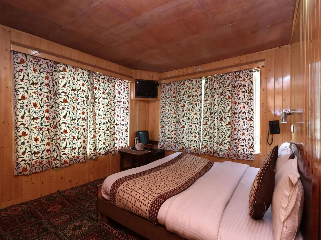 Oyo 18770 Hotel Indian Palace