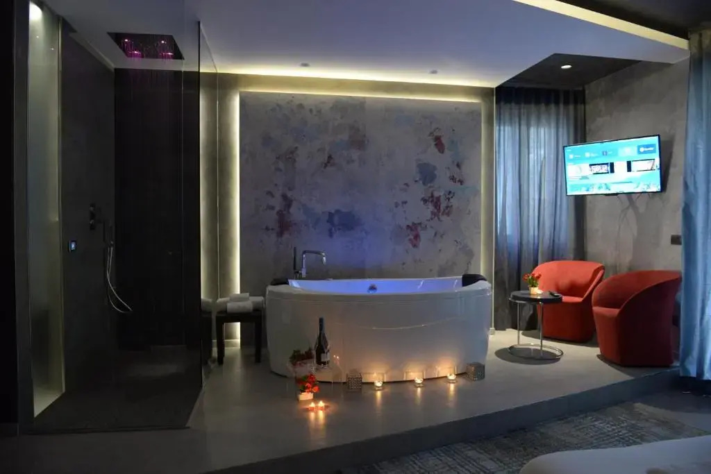 Suite28 (Adults Only)