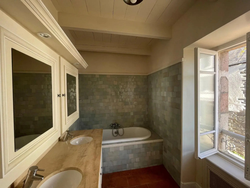 Very pretty Breton house in the heart of Locquirec, 100 m from the beach