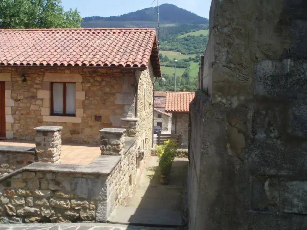 La Casa Vieja De Alceda