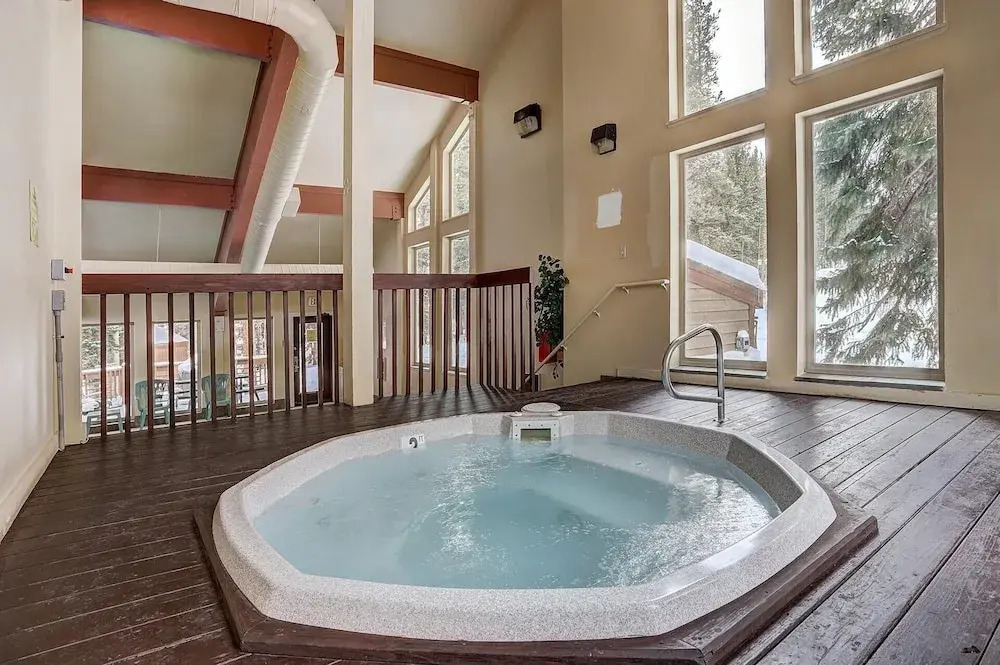 Tyra Summit A2A 3 Bedrooms 2 Bathrooms Condo