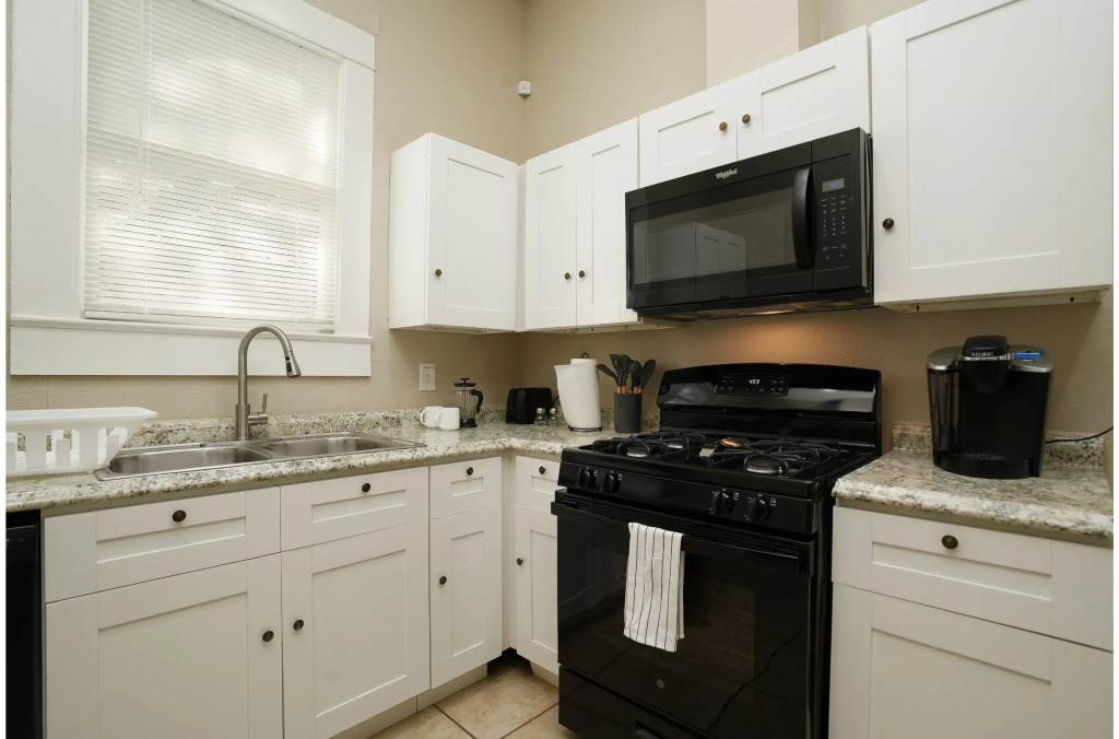 Amazing Fully Fenced Home Only 5 Mins From Downtown