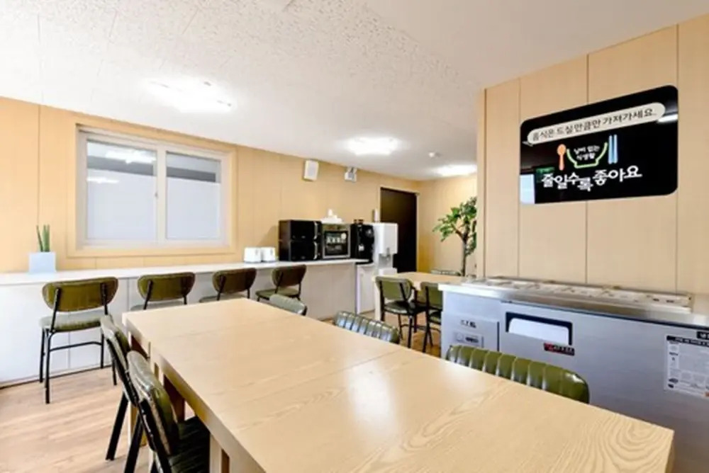 E-Stay Hotel