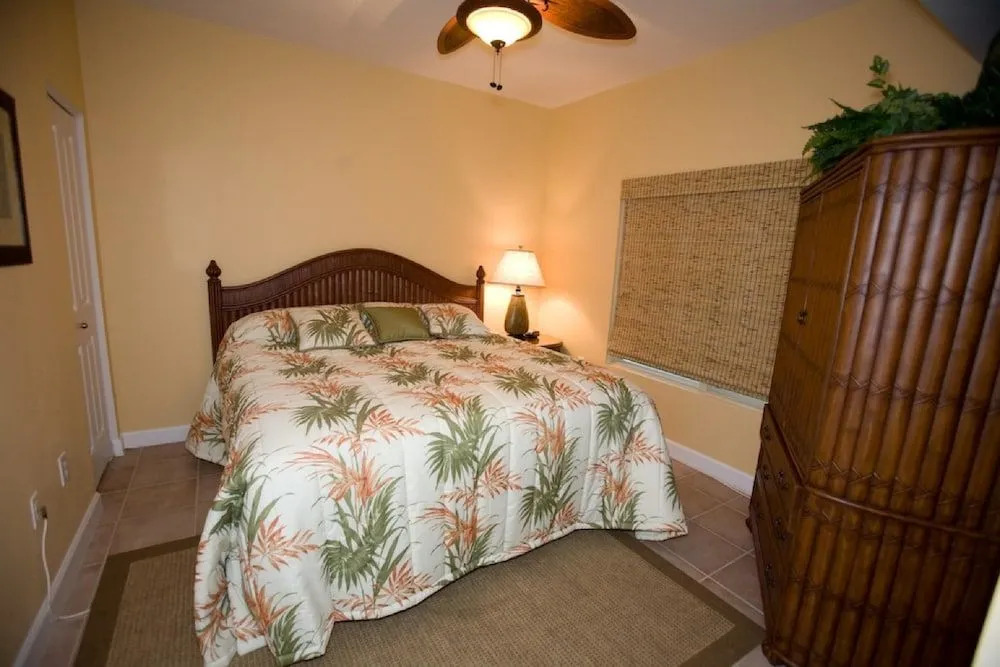 1208 Shores of Panama