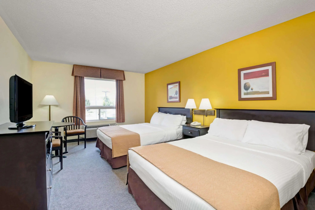 Super 8 by Wyndham Barrie South
