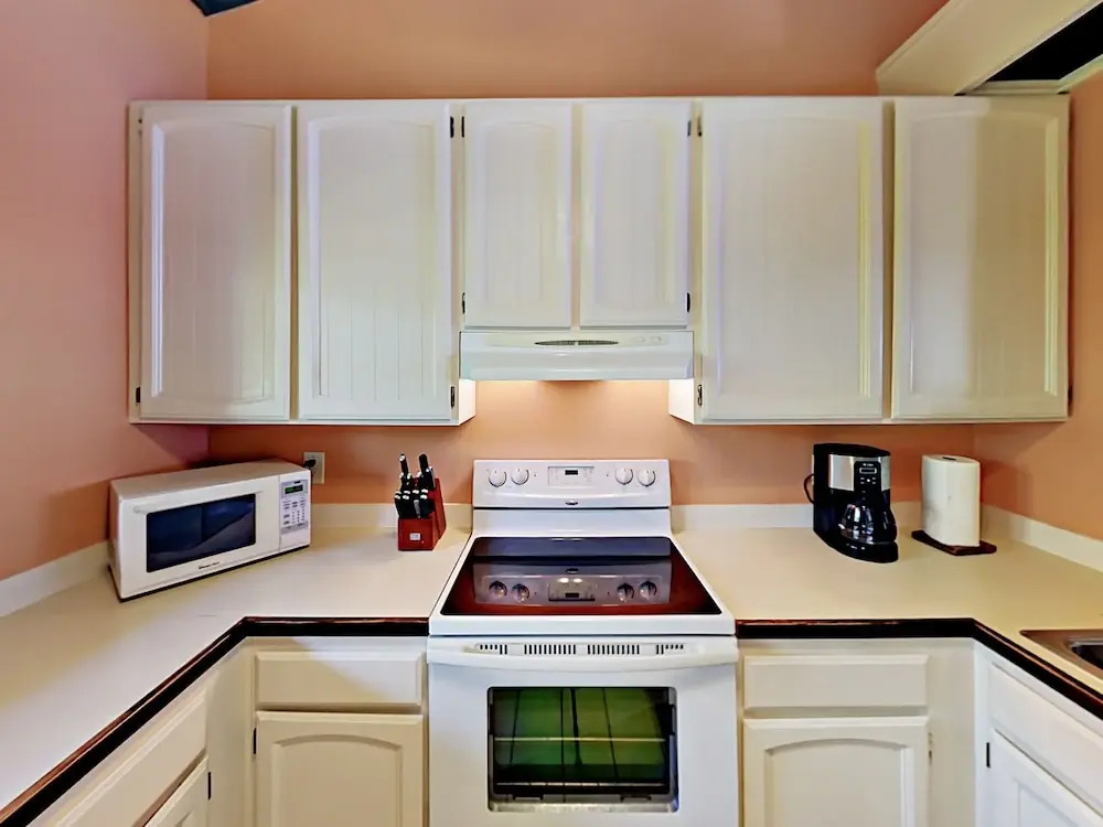 Unobstructed Oceanfront! 2br + Loft W/ Lanai, Pool 2 Bedroom Condo