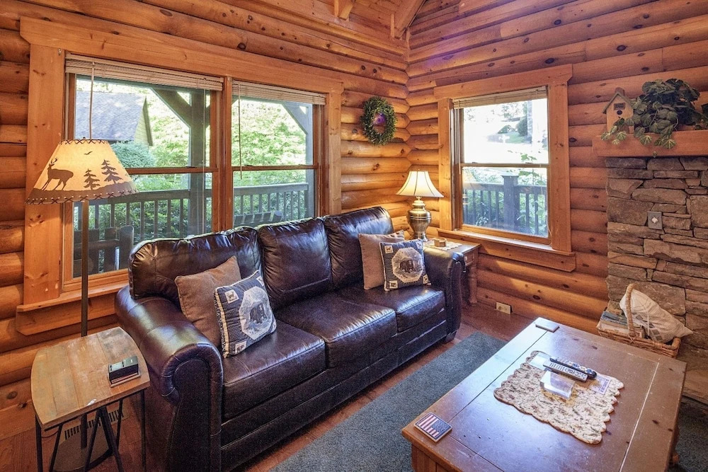 Er36 - Cozy Creekside Great Location- Close To Town 1 Bedroom Cabin by RedAwning